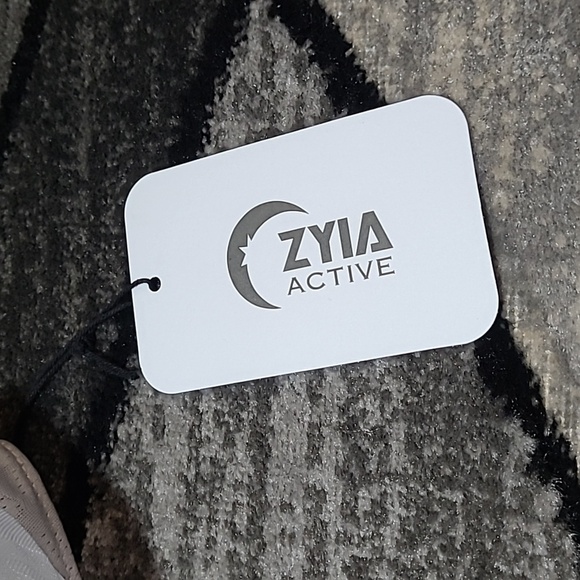 ZYIA ACTIVE EMBROIDERED WHITE CAMO MESH FITTED HAT - Picture 5 of 10